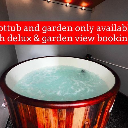 New Osborne Luxury Hottub And Jacuzzi Suites แบล็คพูล ภายนอก รูปภาพ