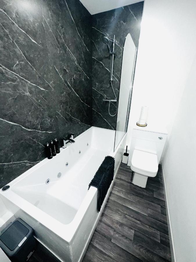 New Osborne Luxury Hottub And Jacuzzi Suites แบล็คพูล ห้อง รูปภาพ