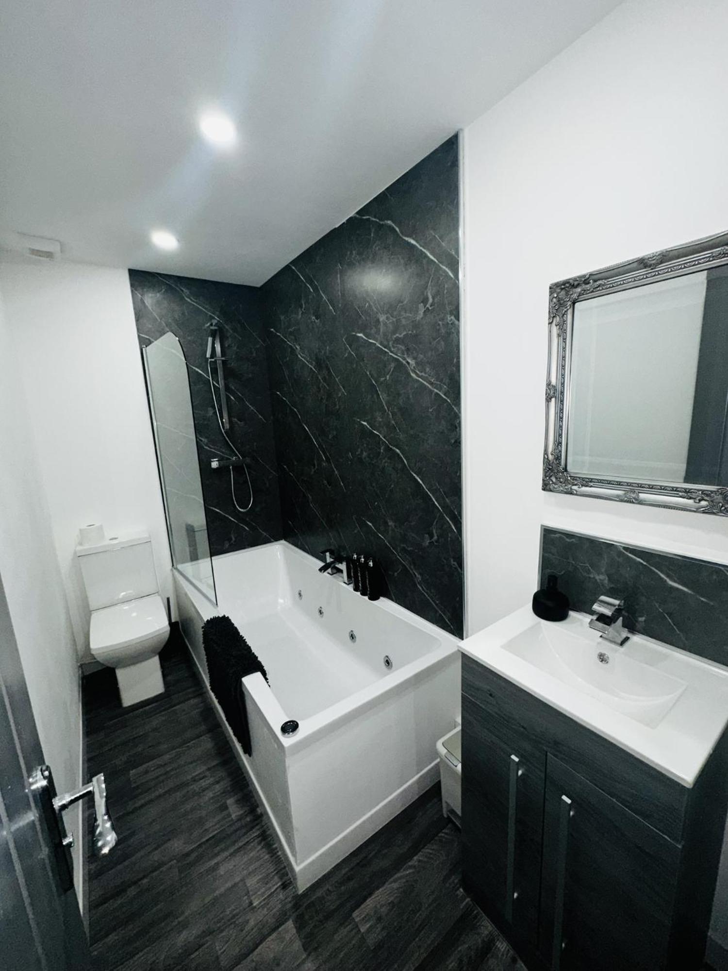 New Osborne Luxury Hottub And Jacuzzi Suites แบล็คพูล ห้อง รูปภาพ