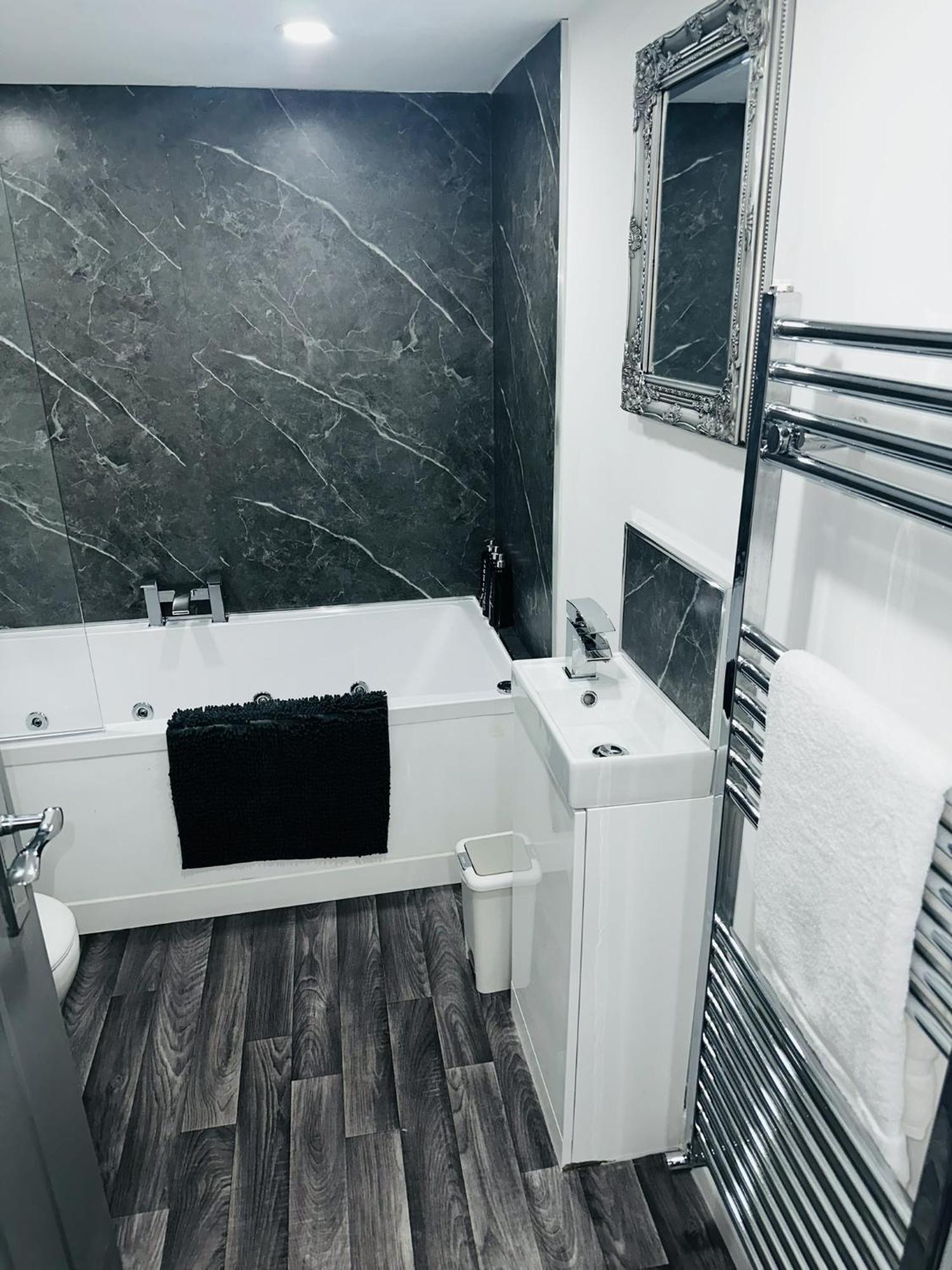 New Osborne Luxury Hottub And Jacuzzi Suites แบล็คพูล ห้อง รูปภาพ